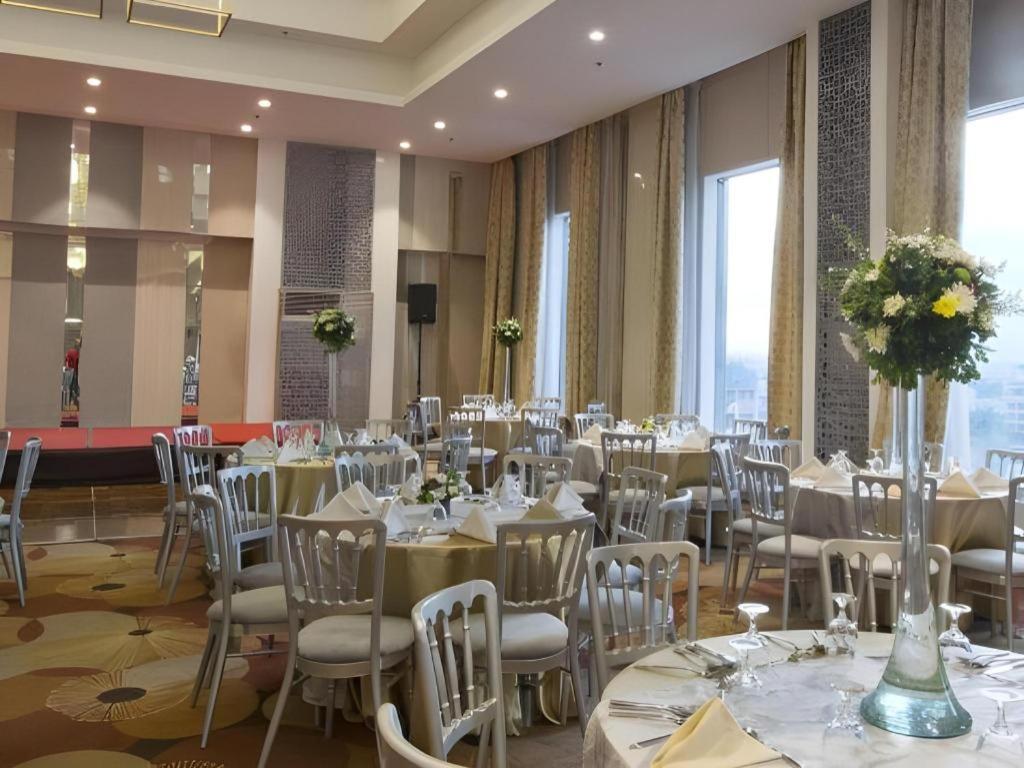 Hive Hotel Quezon City Eksteriør billede