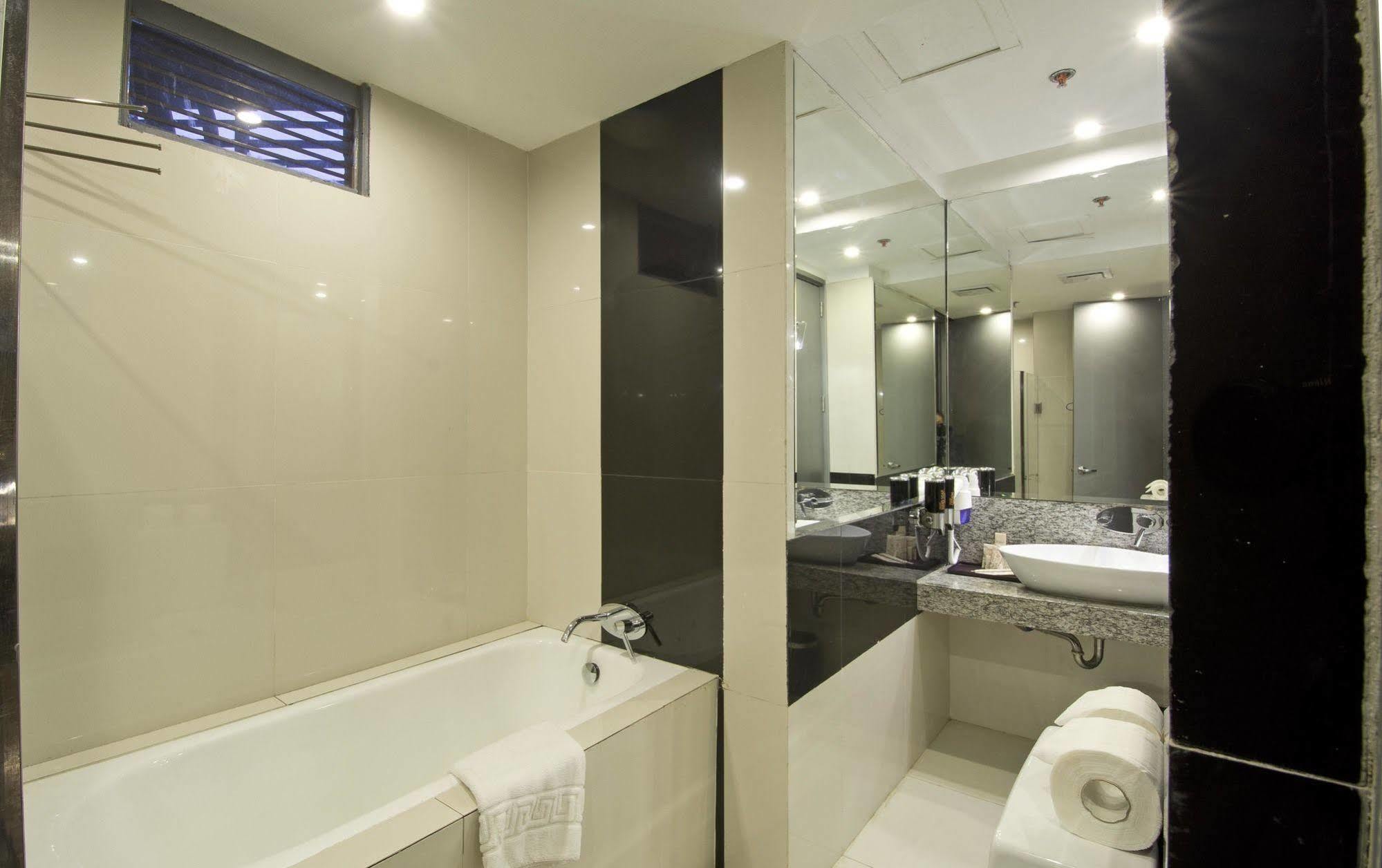Hive Hotel Quezon City Eksteriør billede