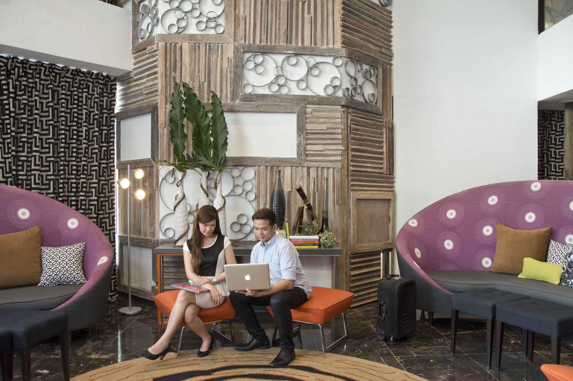 Hive Hotel Quezon City Eksteriør billede