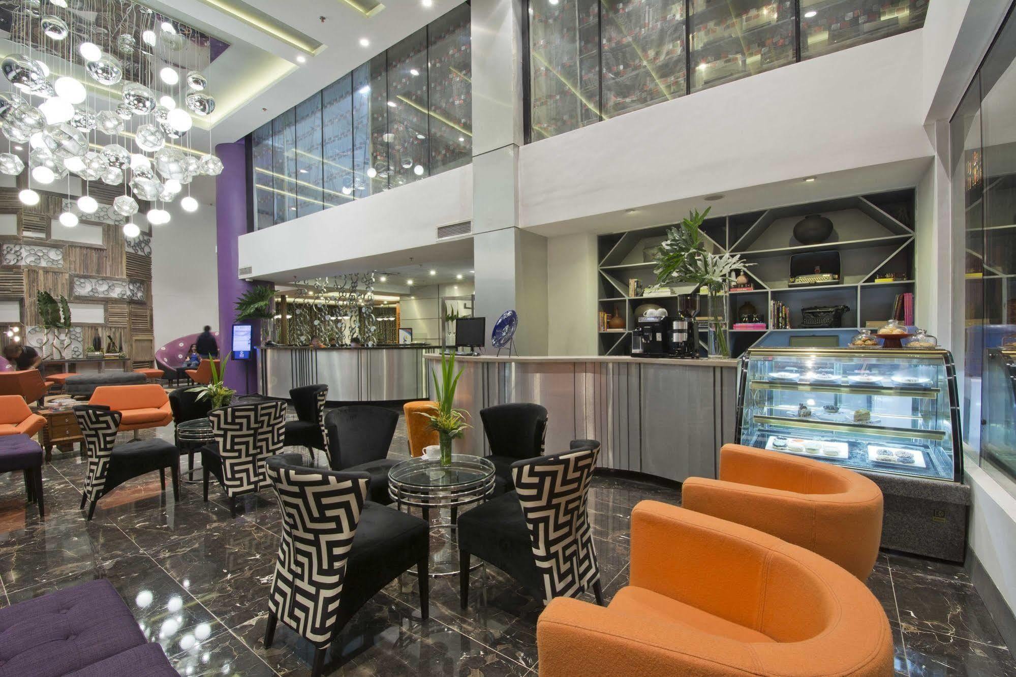 Hive Hotel Quezon City Eksteriør billede