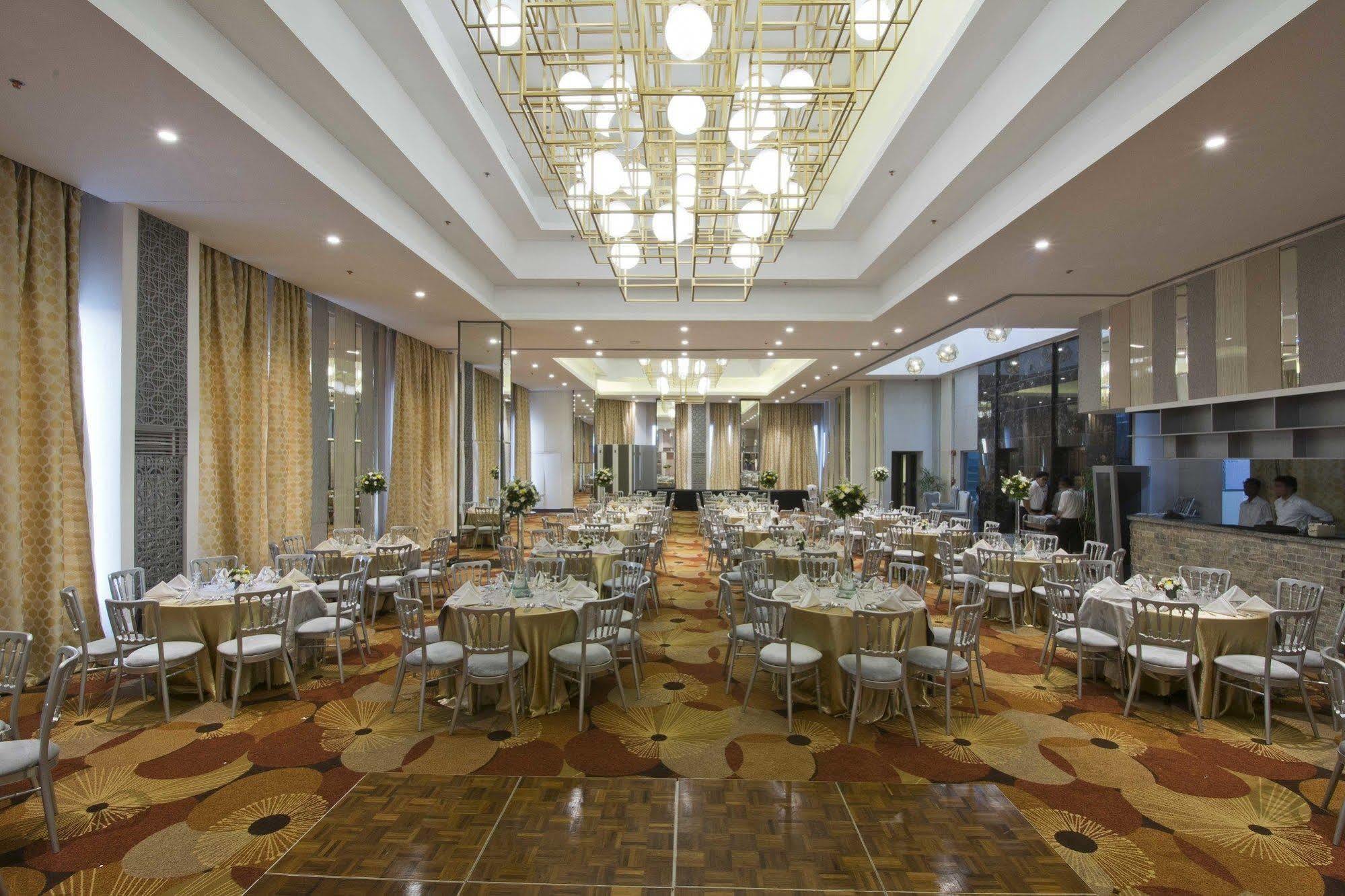 Hive Hotel Quezon City Eksteriør billede